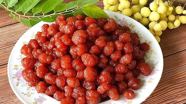 Thứ quả dại có lượng vitamin C cao như cam, trước rụng đầy gốc chả ai ăn, nay bỗng chốc hot, giá 50.000 đồng/kg - 7