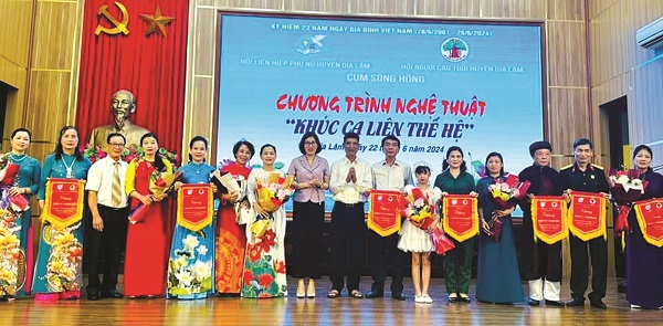 Các cấp Hội LHPN Việt Nam: Cùng hội viên xây dựng gia đình văn minh, hạnh phúc - 1