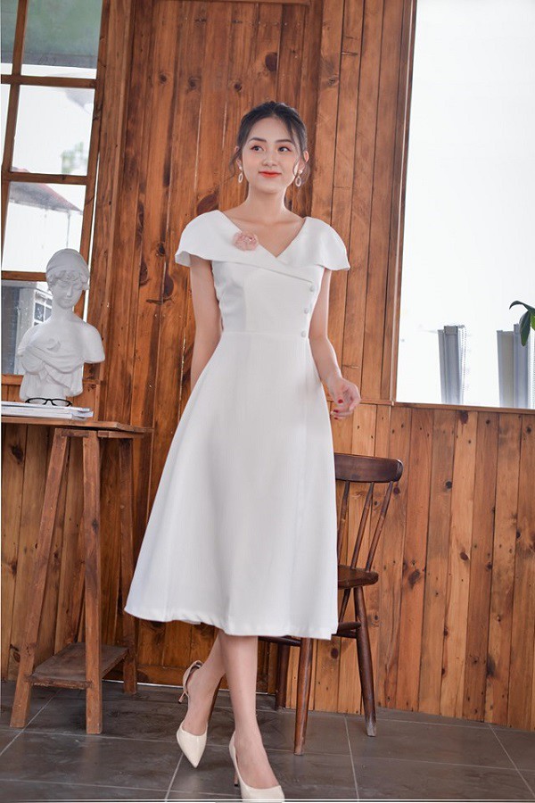 Mẫu váy trắng đáng sắm nhất Hè này, đơn giản nhưng giúp chị em &#34;hack&#34; tuổi cực khéo - 2