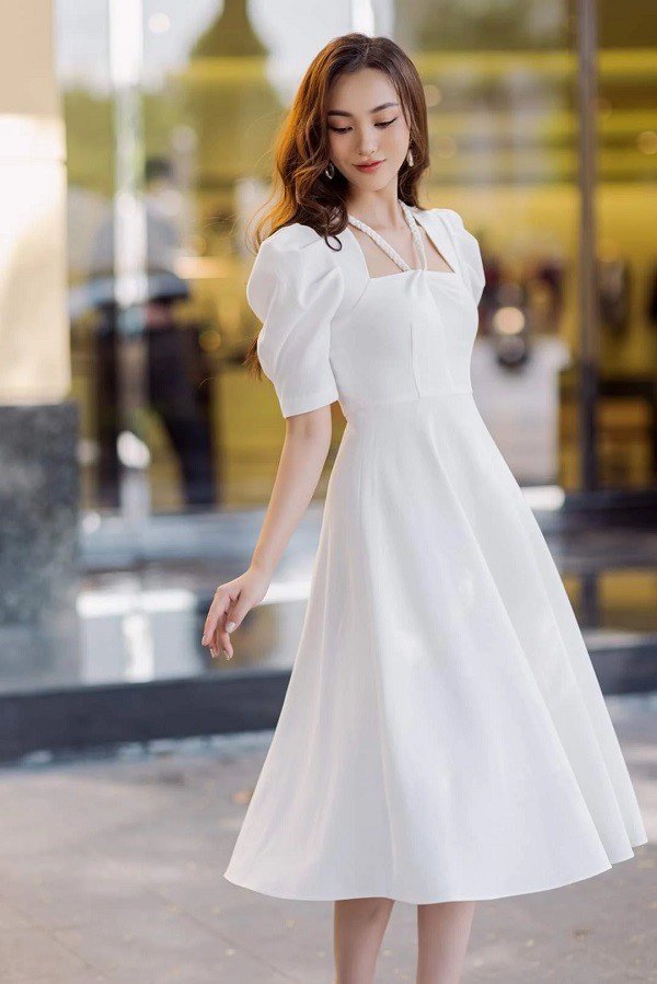 Mẫu váy trắng đáng sắm nhất Hè này, đơn giản nhưng giúp chị em &#34;hack&#34; tuổi cực khéo - 5