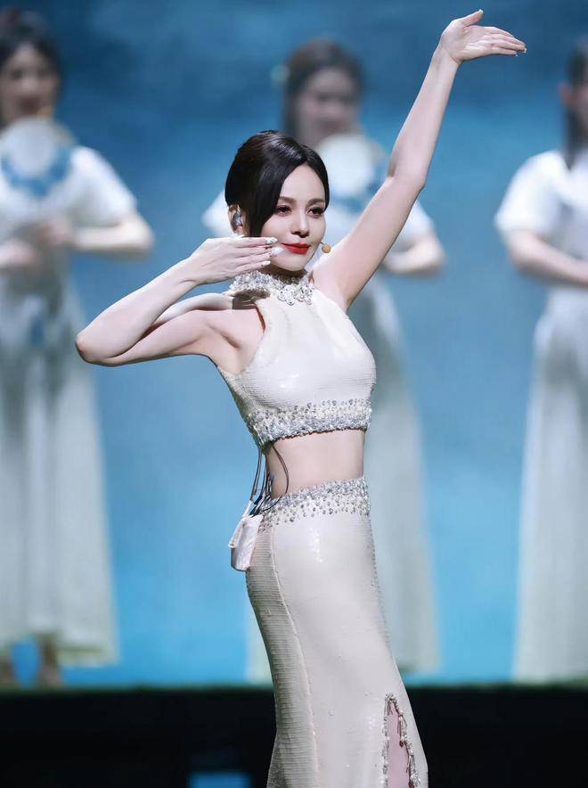 Dì Tuyết Cầm phim Tân dòng sông ly biệt U55 trẻ như 30 tuổi, dáng đồng hồ cát nhờ chăm làm 4 việc - 6