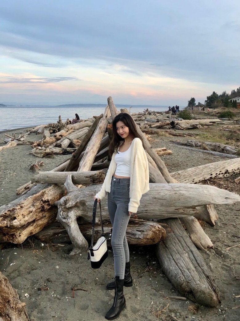 Mặc quần skinny jeans hay quần jeans ống rộng giúp chân trông thon dài hơn? Có một kiểu &#34;cân&#34; được mọi dáng - 7