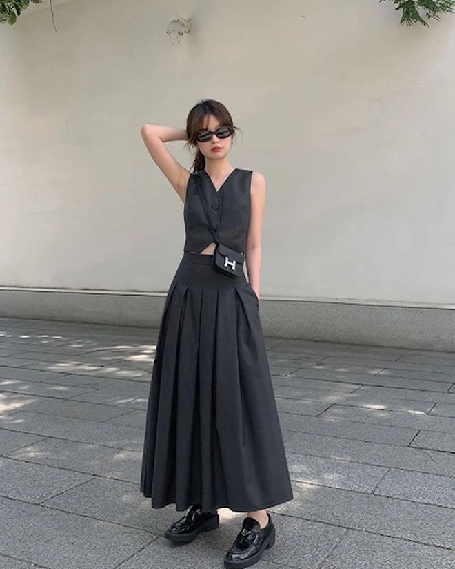Không biết mặc gì đi làm, chị em cứ diện áo vest không tay với 5 món này, đảm bảo cả tuần sang chảnh - 2