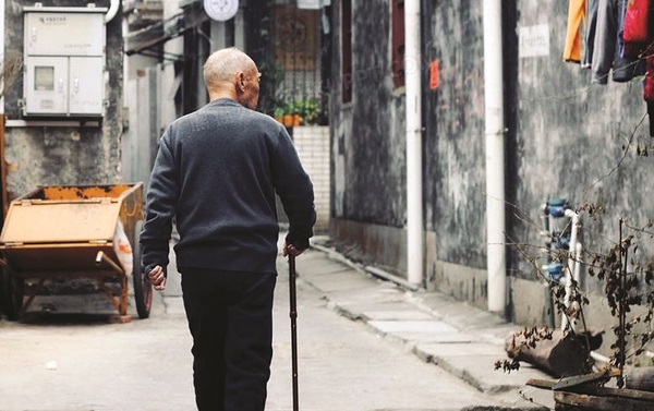 Người cao tuổi mất kết nối trong thời @ - 3