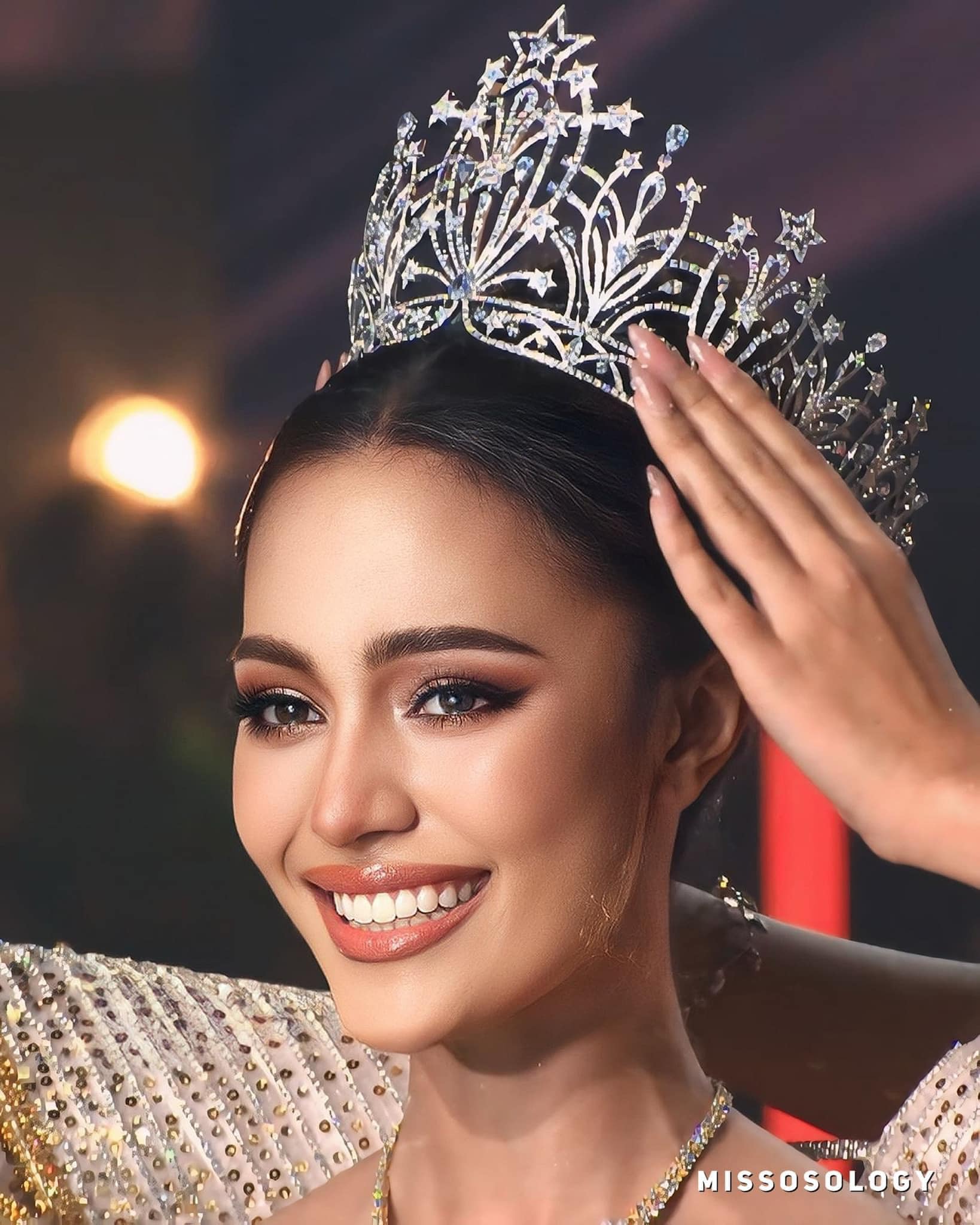 Người đẹp 20 tuổi chiến thắng vương miện Hoa hậu Hoàn vũ Thái Lan 2024 - 2
