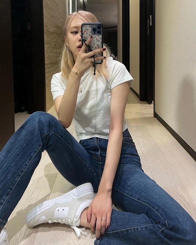 Baby Tee - mẫu áo hot từ 2023 đến 2024 chưa hạ nhiệt, mặc với món đồ nào cũng trẻ xinh như em bé - 12