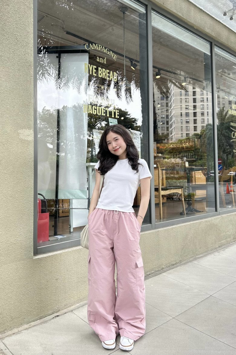 Baby Tee - mẫu áo hot từ 2023 đến 2024 chưa hạ nhiệt, mặc với món đồ nào cũng trẻ xinh như em bé - 9