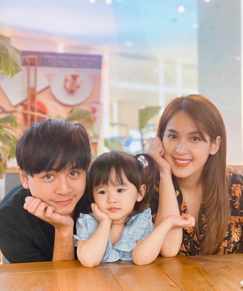 Phương Oanh được nhà chồng "cưng như trứng mỏng" khác xa phim, nhìn sang người đẹp cùng tên càng bất ngờ - 12