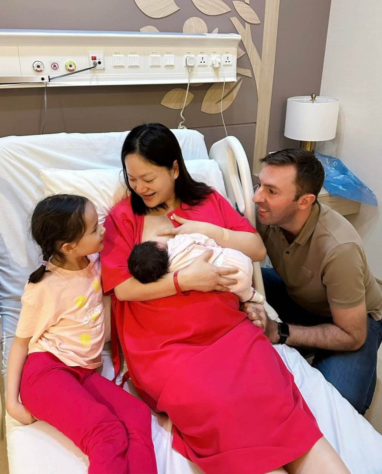 Phương Oanh được nhà chồng "cưng như trứng mỏng" khác xa phim, nhìn sang người đẹp cùng tên càng bất ngờ - 14