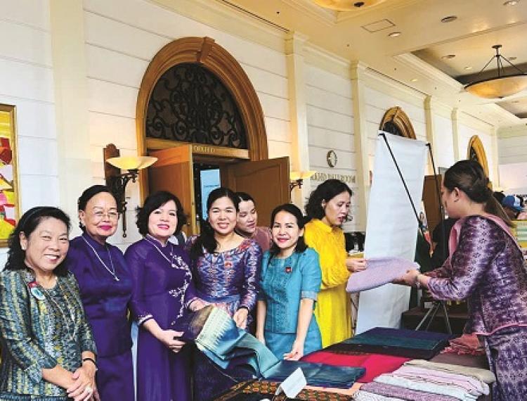 Diễn đàn kết nối và giao lưu nữ doanh nhân 3 nước  Việt Nam - Lào - Campuchia: Phát huy vai trò của phụ nữ 3 nước trong phát triển kinh tế xanh và bền vững