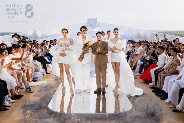 Phỏng vấn siêu mẫu Võ Hoàng Yến: Bế bụng bầu 8 tháng đi catwalk, mong con có &#34;cặp giò&#34; dài như mẹ - 1