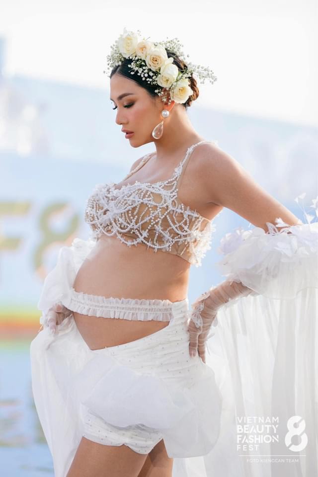 Phỏng vấn siêu mẫu Võ Hoàng Yến: Bế bụng bầu 8 tháng đi catwalk, mong con có &#34;cặp giò&#34; dài như mẹ - 5