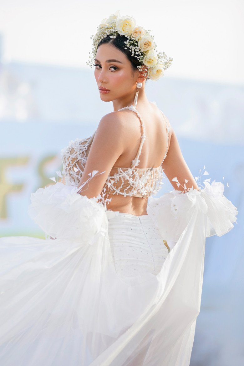 Phỏng vấn siêu mẫu Võ Hoàng Yến: Bế bụng bầu 8 tháng đi catwalk, mong con có &#34;cặp giò&#34; dài như mẹ - 7