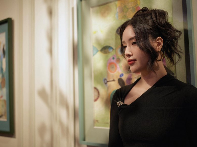 Cô gái ngoài showbiz chấm điểm mình không kém Hoa hậu Mai Phương Thúy: &#34;Không ai đẹp hơn ai, mỗi người một vẻ&#34; - 1