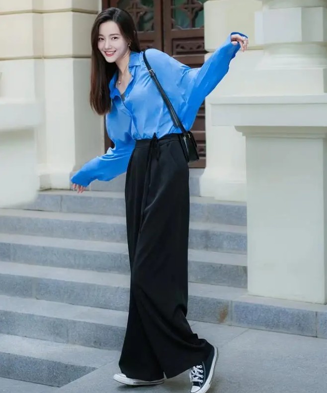 Mặc áo gì với quần ống rộng? Chị em công sở sành ăn mặc chỉ cần duy nhất một kiểu áo, mặc đẹp 365 ngày - 12