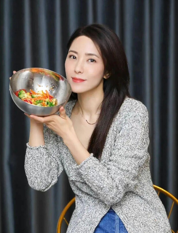 "Mỹ nhân 200 năm nữa cũng không ai đẹp bằng", U50 trẻ như mới 30 tuổi nhờ bổ sung 2 thứ sáng tối - 11