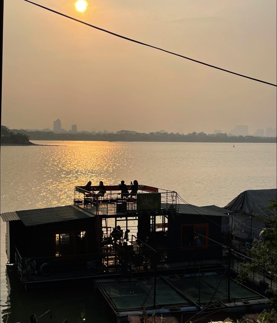 Tranh thủ nghỉ lễ, rủ nhau check in tại 5 quán cafe săn hoàng hôn đỉnh nhất Hà Nội - 2