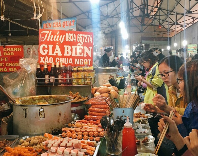 5 khu chợ ẩm thực nổi tiếng nhất Hải Phòng, bán đủ món đặc sản vừa ngon vừa rẻ - 1