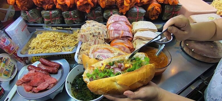 Đi tìm tiệm bánh mì lâu đời nổi tiếng nhất Sài Gòn, có tiệm gần 90 năm vẫn 1 hương vị - 6