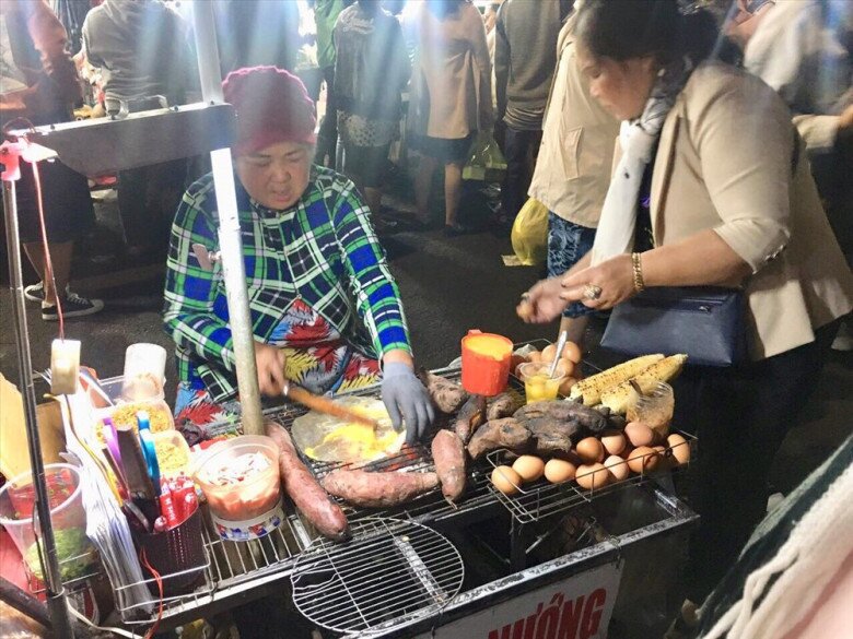 &#34;Oanh tạc&#34; chợ đêm Đà Lạt: Mách bạn 7 món vừa ngon vừa rẻ không thể bỏ lỡ - 3