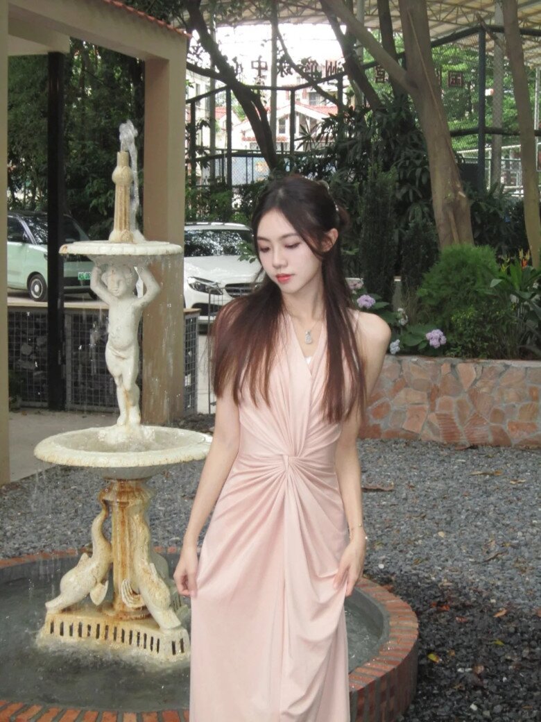 Mặc váy liền nên để kiểu tóc nào? Gợi ý 4 kiểu tóc đẹp giúp nàng hóa mỹ nhân - 21