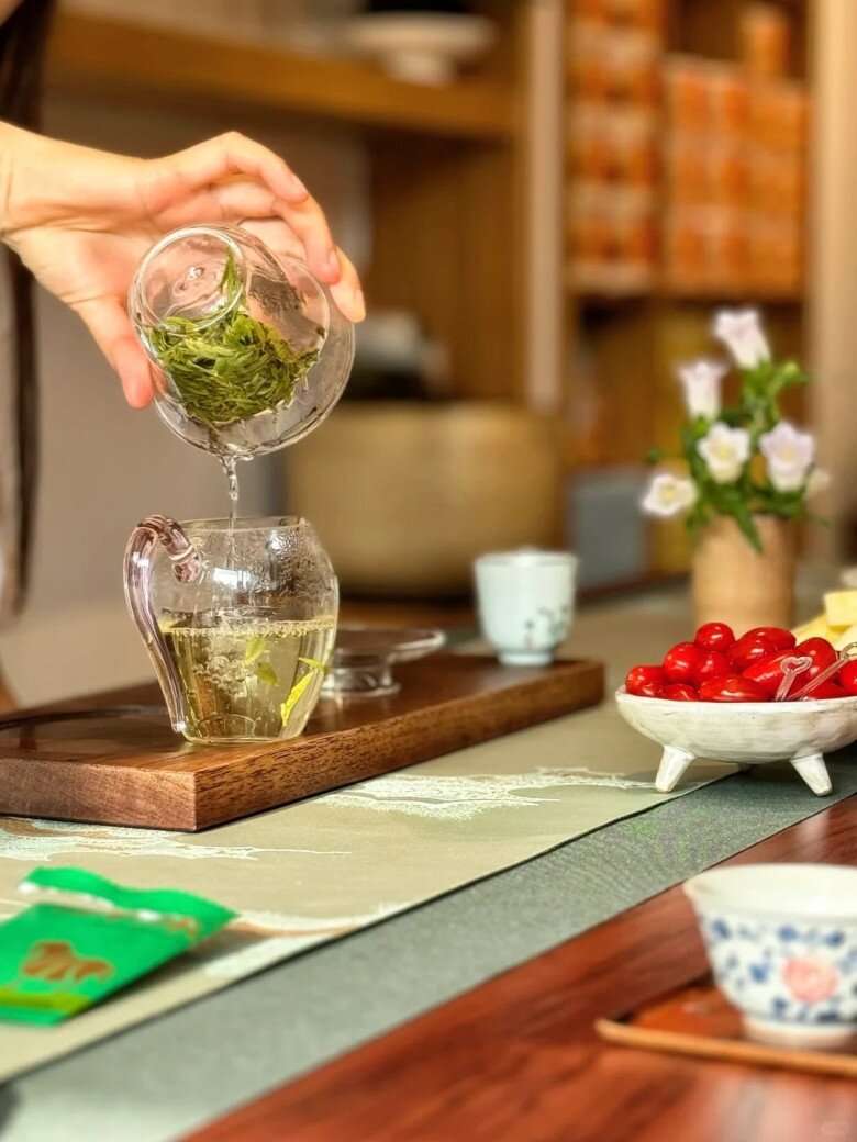 Có nên uống trà thay nước để giảm cân? 5 thói quen giảm cân chị em càng làm càng tăng cân - 1