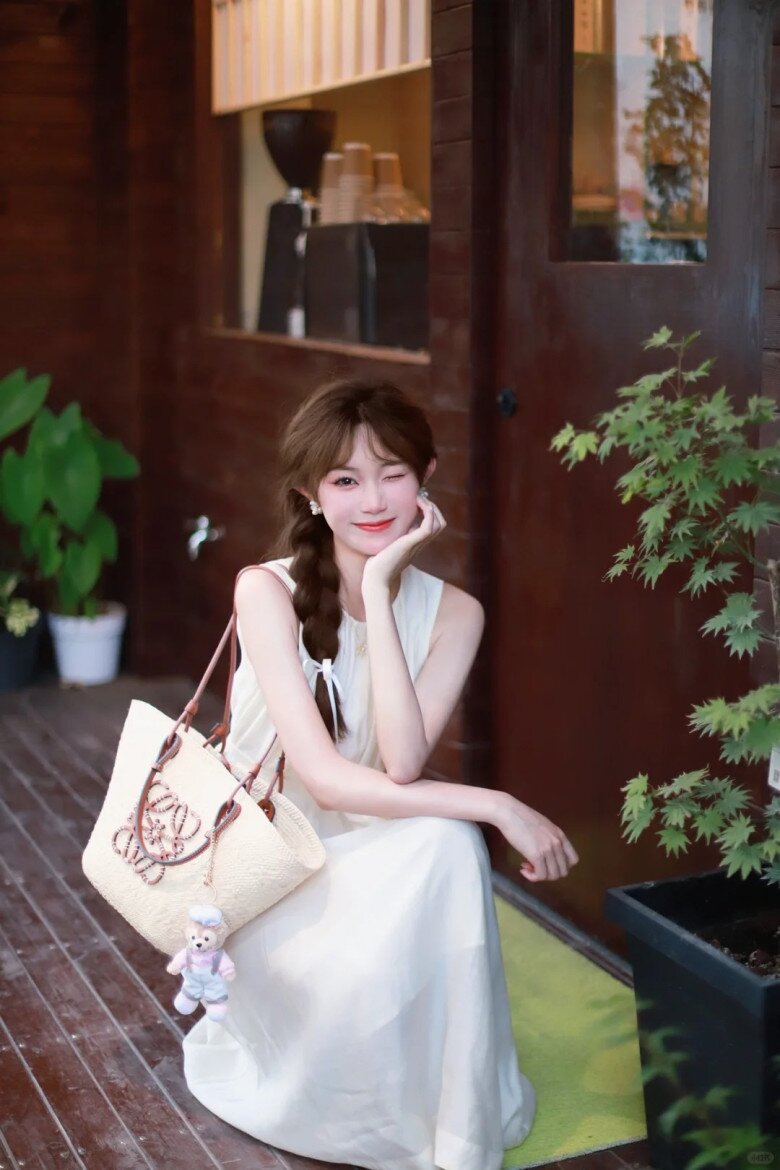 Mặc váy liền nên để kiểu tóc nào? Gợi ý 4 kiểu tóc đẹp giúp nàng hóa mỹ nhân - 12