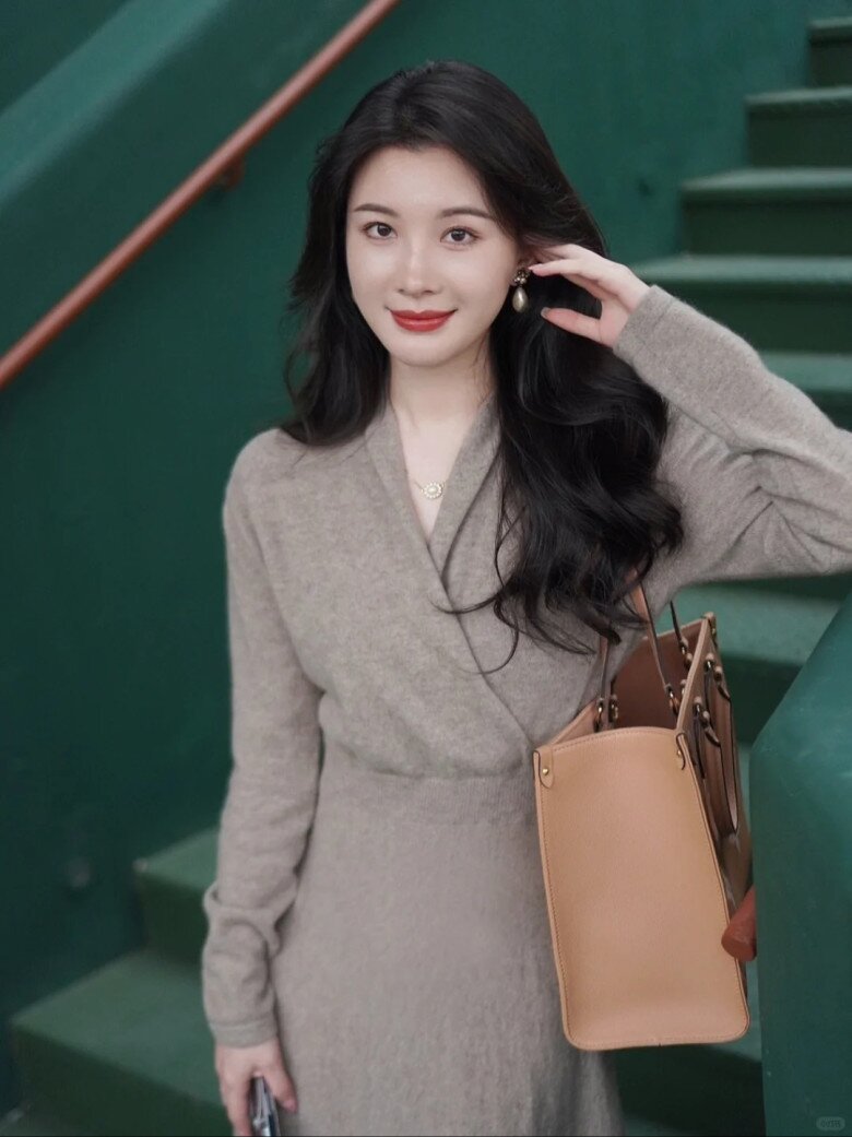 Mặc váy liền nên để kiểu tóc nào? Gợi ý 4 kiểu tóc đẹp giúp nàng hóa mỹ nhân - 5