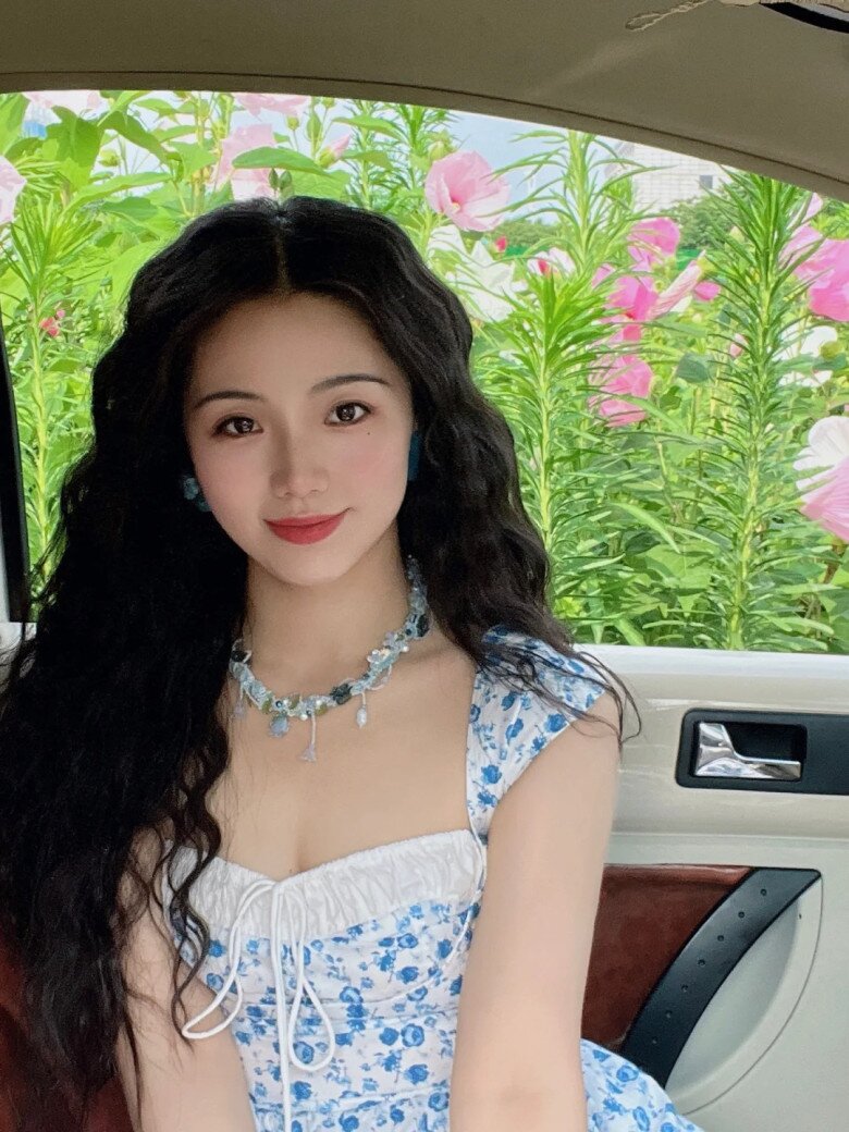 Mặc váy liền nên để kiểu tóc nào? Gợi ý 4 kiểu tóc đẹp giúp nàng hóa mỹ nhân - 4