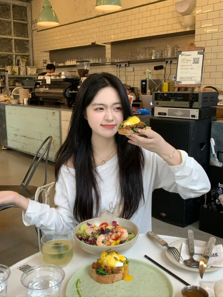 Nhổ tóc không làm giảm đi lượng tóc bạc, chị em áp dụng 4 mẹo sau để tóc đen nhánh và bóng khỏe - 3