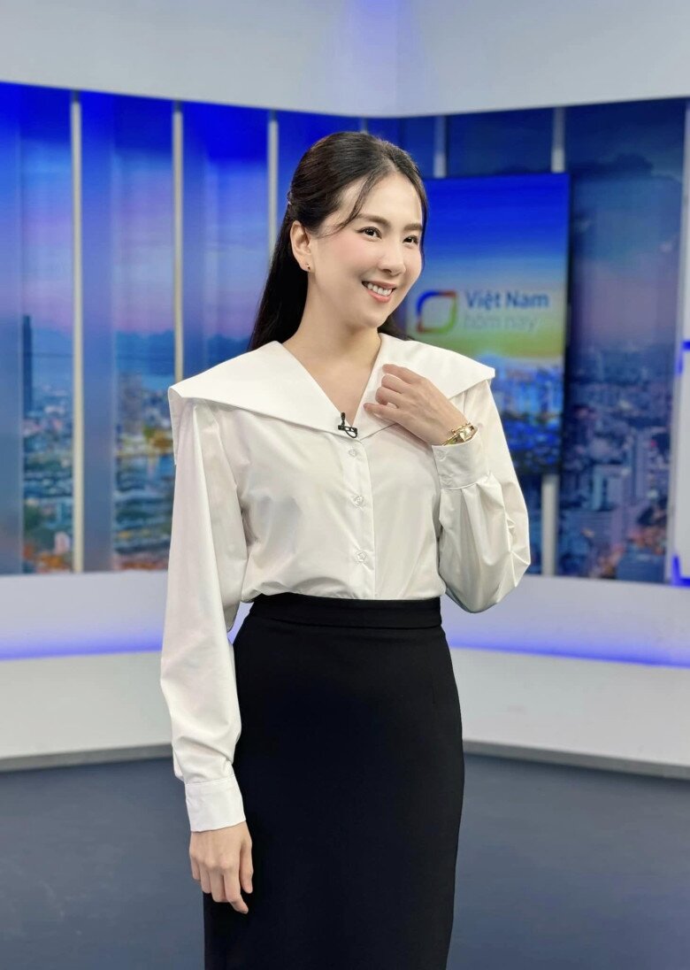 Học MC Mai Ngọc cách phối chân váy chỉ với 3 mẫu cơ bản, đẹp từ đông sang hè - 1