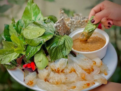 Món sứa đặc sản Thanh Hóa hút khách nhờ loại nước chấm tên gọi lạ, chỉ 50.000 đồng tha hồ thưởng thức 