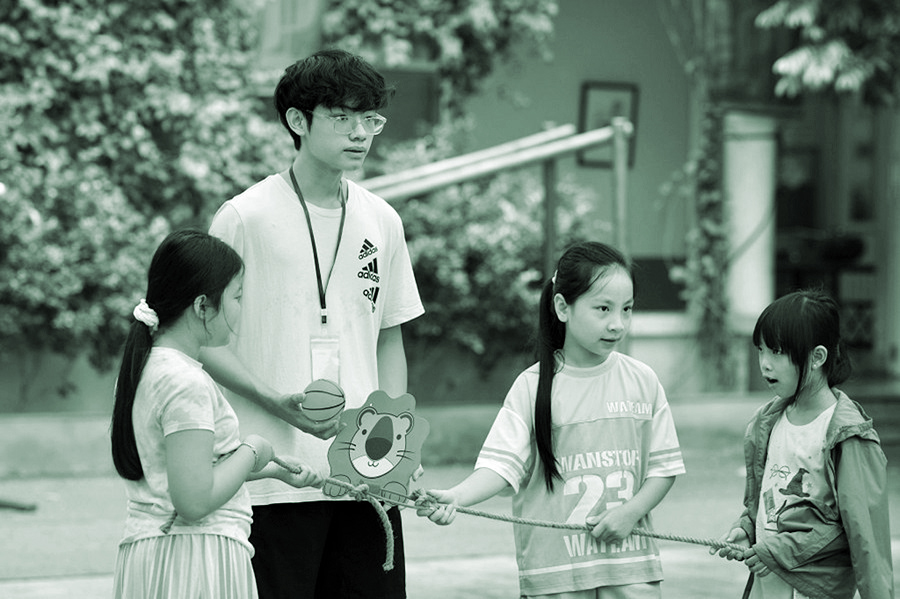 Học sinh phổ thông mở trại hè cho các em nhỏ - 1