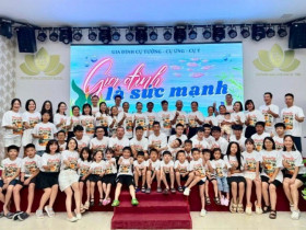 Khối nghỉ hè, khối nghỉ hưu bắt tay lên đường: Chuyến đi gia đình 3 thế hệ 60 thành viên "chất phát ngất" khiến dân tình ngưỡng mộ