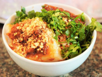 Loại bánh "tầng tầng lớp lớp" đặc sản Lạng Sơn, xưa ghét nhau lắm mới mời ăn món này