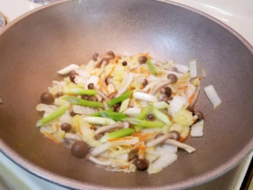 Là rau nhưng vitamin C cực cao, còn lớn hơn cả táo, đem xào với nấm được món chay ngon thanh mát, bổ dưỡng