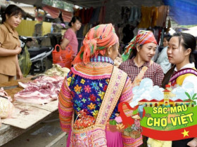 Phiên chợ chỉ họp duy nhất một lần vào thứ 7 ở Tuyên Quang, phải đi bộ hàng giờ để đến đây mua sắm