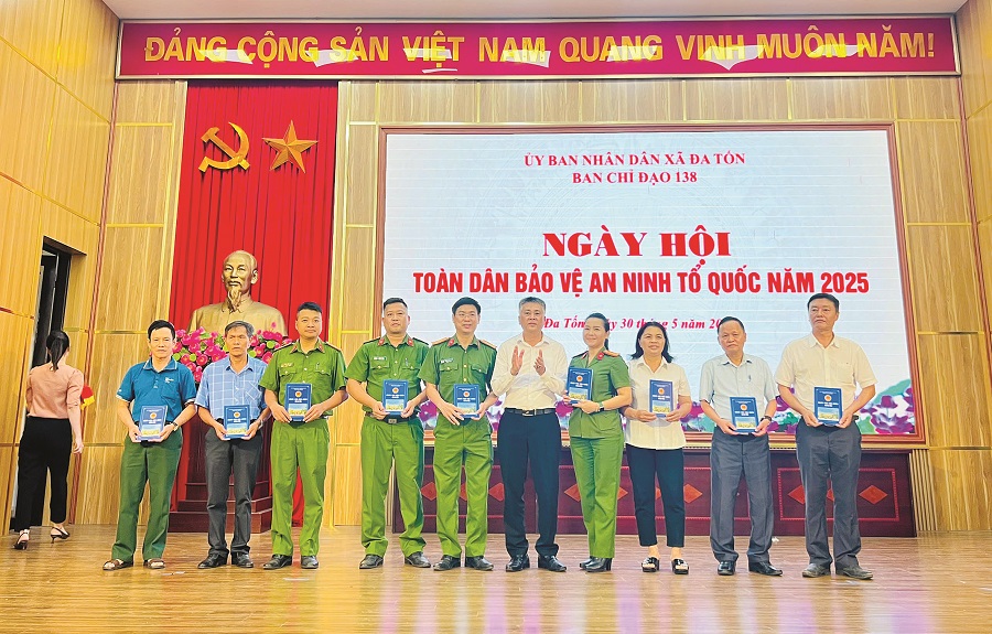 Phát huy sức mạnh của toàn dân bảo vệ an ninh Tổ quốc - 1