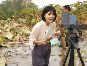 Cô gái “lội bùn” chấn hưng quê hương
