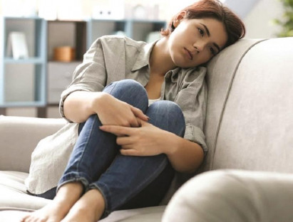 Hai chiếc giường trong phòng ngủ của bố mẹ