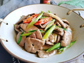 Thứ này chỉ khoảng 60.000đ/kg, dinh dưỡng gấp 10 lần thịt lợn, tiếc là nhiều người không hiểu, đem xào cực ngon