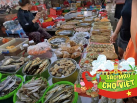 Giữa lòng Bình Định có khu chợ bán hải sản siêu rẻ, tồn tại gần 200 năm vẫn đông khách bậc nhất