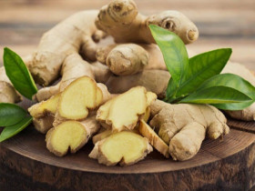 Gừng mua về rất dễ bị thối, teo, ngâm ngay vào thứ nước rẻ tiền này, để cả năm vẫn tươi ngon cay thơm
