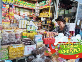 "Phá đảo" ngôi chợ lớn nhất Quảng Trị: Khách đến mua sắm đi mỏi chân, đồ gì cũng bán và mặc cả thoải mái