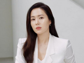 Bí quyết giúp "chị đẹp không tuổi" đánh bay bọng mắt, hoá ra nhờ miệt mài đắp một loại quả này mỗi ngày