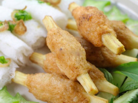 Đặc sản chạo tôm xứ Huế, từ mâm cỗ cung đình lọt top món ăn vặt ngon nhất Việt Nam 