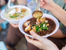 5 đặc sản cháo Hà Nội, món ăn vặt vừa ngon vừa rẻ, có loại phải thưởng thức bằng đũa mới chuẩn vị 