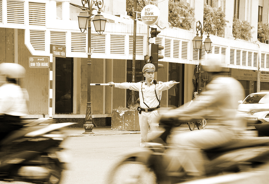 Những “mắt thần” trên đường phố - 3
