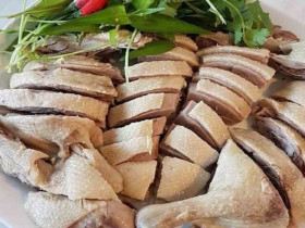 Luộc thịt vịt xong hay bị hôi, bếp trưởng tiết lộ: Chỉ cần thêm quả này thịt thơm nức, ngọt ngon, thật cao tay!