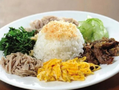 Món cơm trăm tuổi chỉ có ở Huế, sở hữu cái tên đáng sợ, từ chế biến đến cách ăn đều cần sự khéo léo